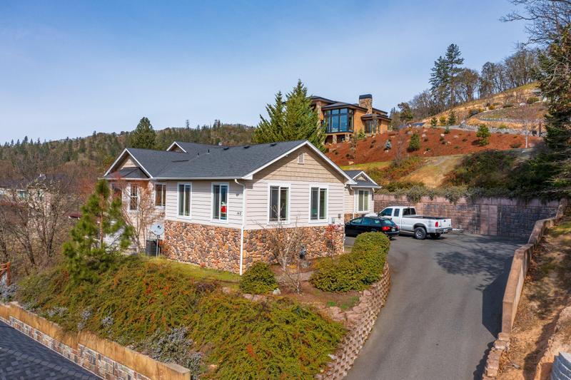 142 NW Native Run Loop, Grants Pass OR 97526 for Sale