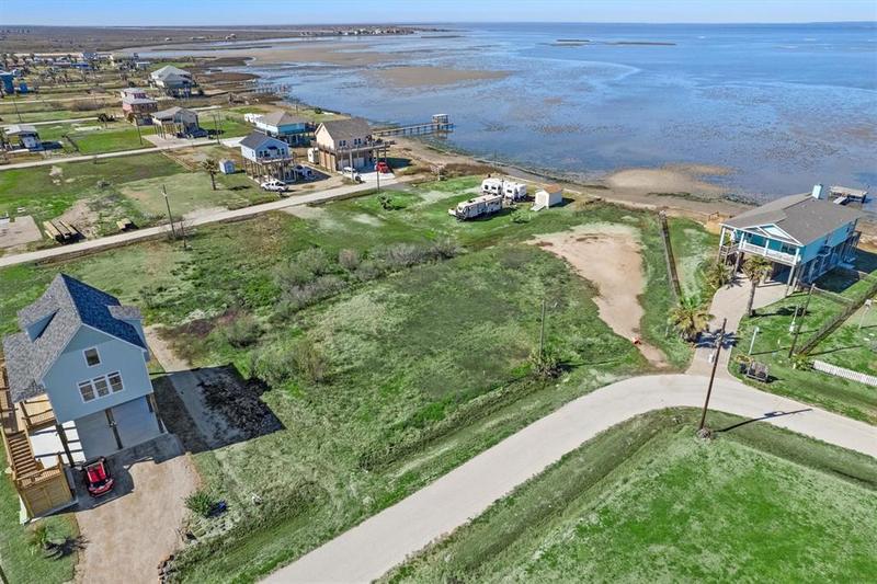 1027 Rollover Circle, Gilchrist, TX 77617 for Sale