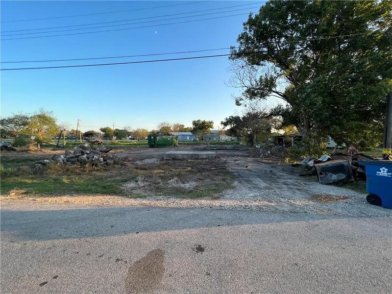 606 Pugh St St, Woodsboro, TX 78393 for Sale
