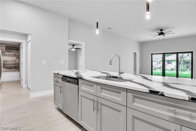 923 Southeast 14th Street, Unit 10, Cape Coral, FL 33990 for Rent