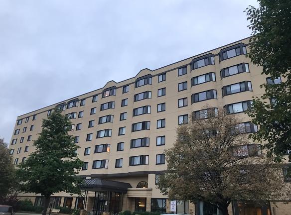 Knollwood Place Apartments - 3630 Phillips Pkwy - Minneapolis, MN Apartments for Rent