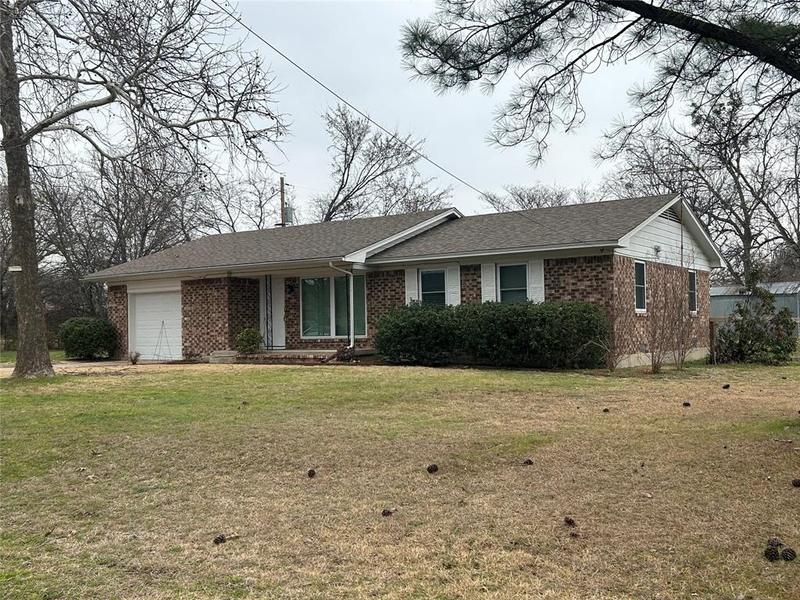 1001 S Jefferson St, Pilot Point, TX 76258 for Sale