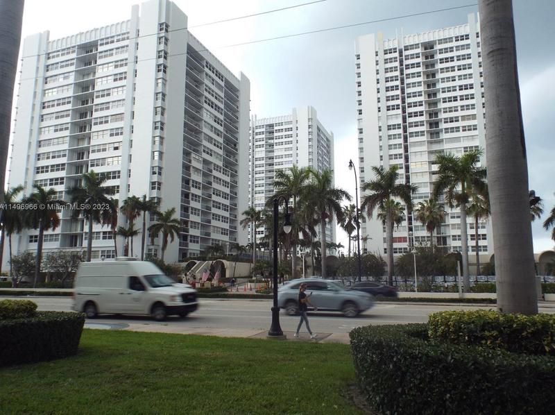 1904 S Ocean Dr #1506, Hallandale Beach, FL 33009 - MLS A11496966 for Sale
