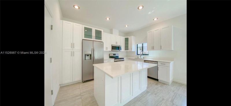 1024 Northeast 33rd Street, Oakland Park, FL 33334 for Rent
