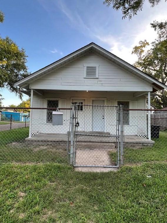 221 E Jack Ave, Baytown, TX 77520 - MLS 69498104 for Sale