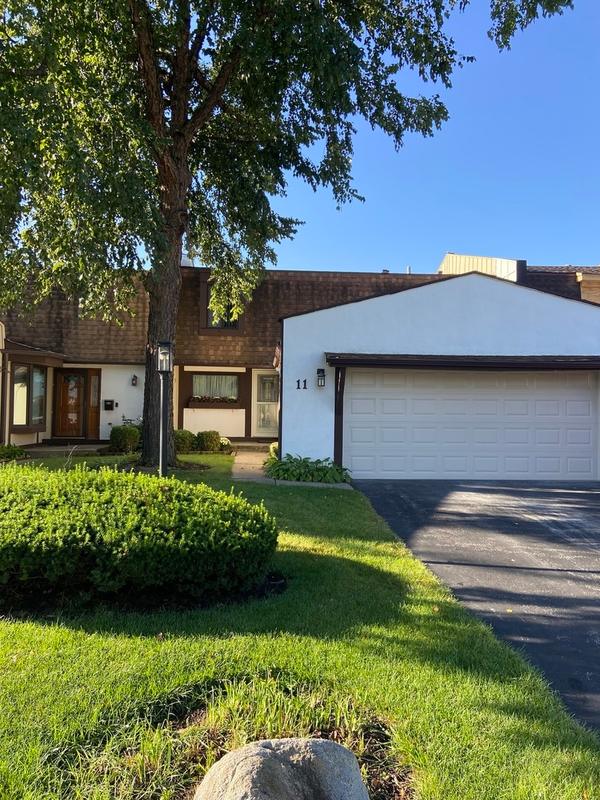11 Stratford Court, Indian Head Park, IL 60525 for Sale
