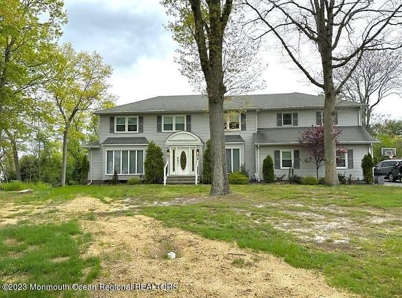 16 Woods Rd - West Long Branch, NJ 07764 - Home For Rent