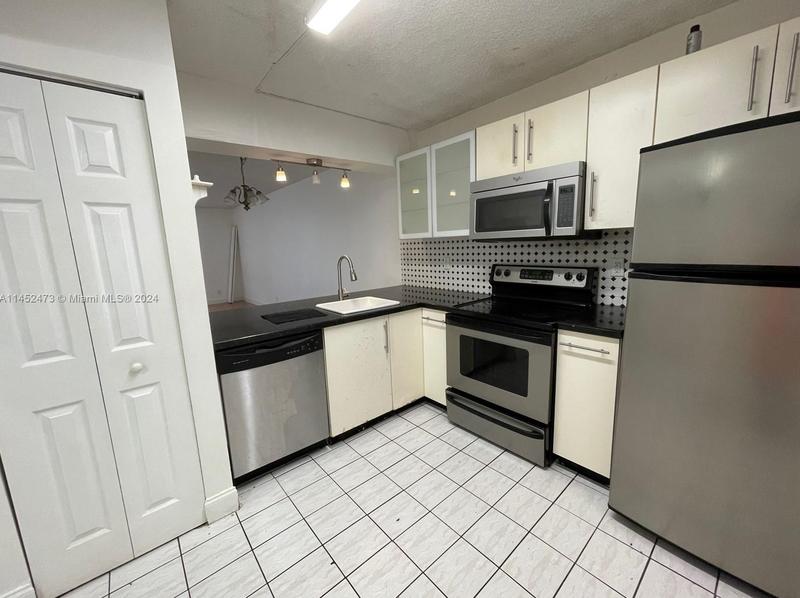 10501 W Broward Blvd #303, Plantation, FL 33324 - MLS A11452473 for Sale