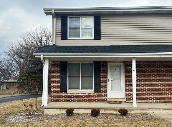 111 Colonial Pkwy #A - Yorkville, IL 60560 - Home For Rent