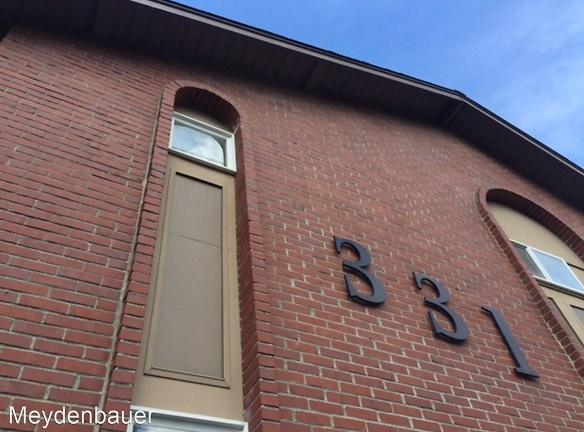 331 102nd Ave SE - Bellevue, WA 98004 - Home For Rent