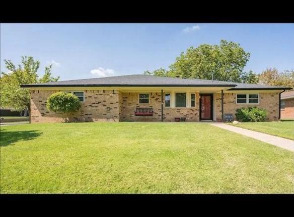 5122 Shawnee Trail - Amarillo, TX 79109 - Home For Rent