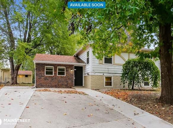 631 N Powahatan Dr - Independence, MO 64056 - Home For Rent