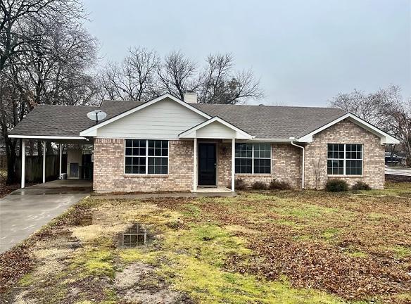 505 W Walnut St - Celina, TX 75009 - Home For Rent