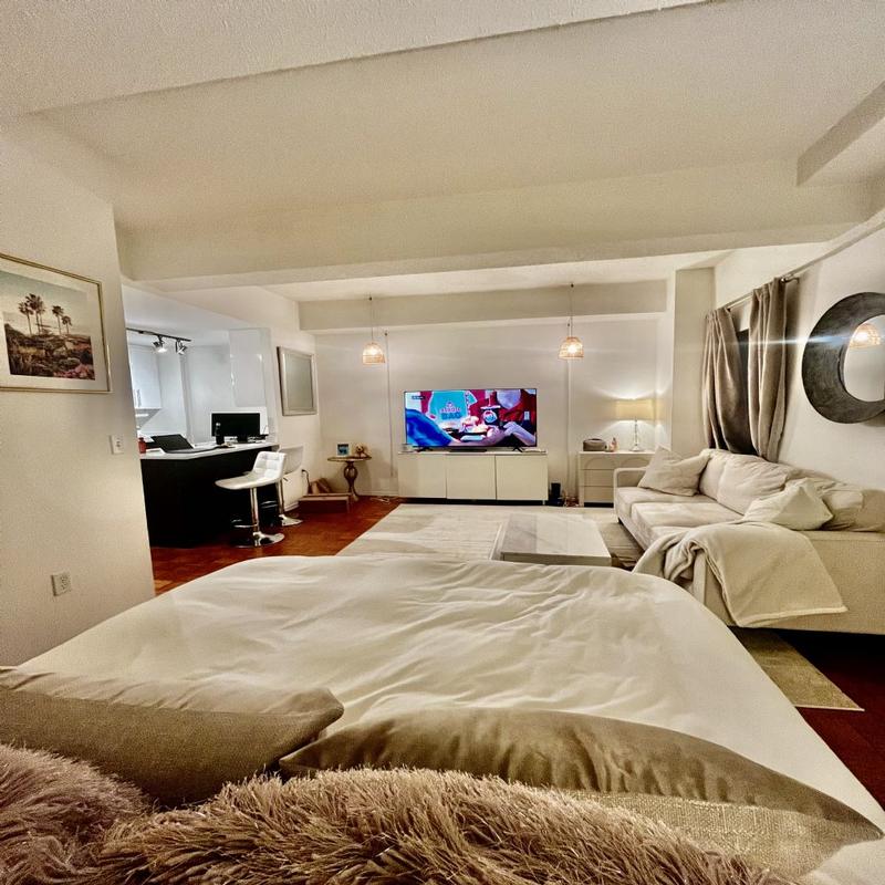 Rental listing in Chelsea, Manhattan. Contact the landlord or property manager direct about rental.
