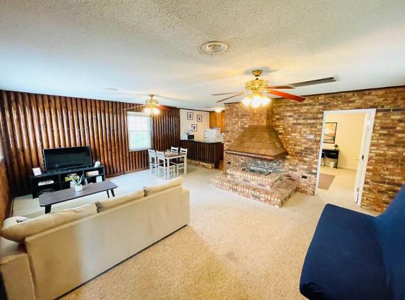 301 Mill Ave unit A - Jacksonville, NC 28540 - Home For Rent