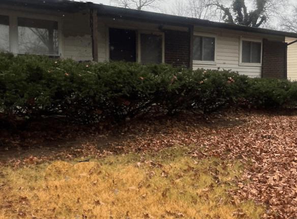 2730 Knollwood Ln - Florissant, MO 63031 - Home For Rent