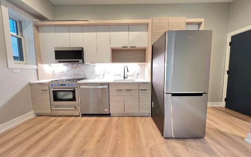 Rental listing in Lakeview, North Side. Contact the landlord or property manager direct about rental.