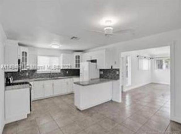 6770 Branch St - Hollywood, FL 33024 - Home For Rent