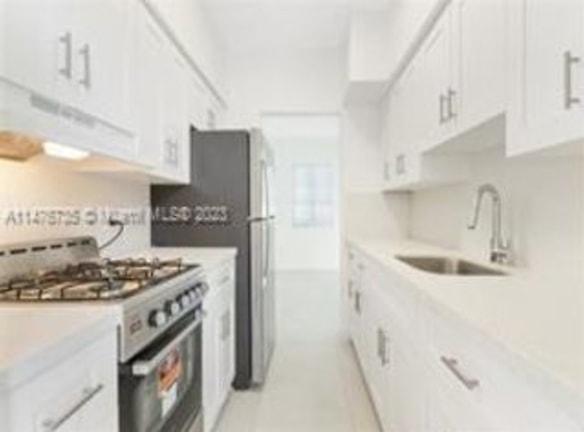 6930 Rue Versailles Dr unit 24 - Miami Beach, FL 33141 - Home For Rent