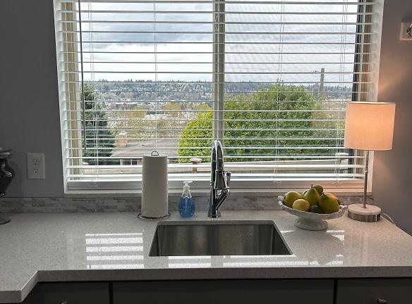 652 Blaine Ct NE - Renton, WA 98056 - Home For Rent