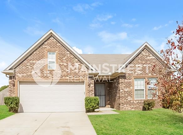 4290 Carroll Dr W - Horn Lake, MS 38637 - Home For Rent