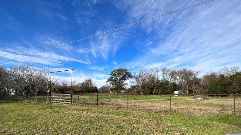 000 SE 2nd St, Smithville, TX 78957 for Sale