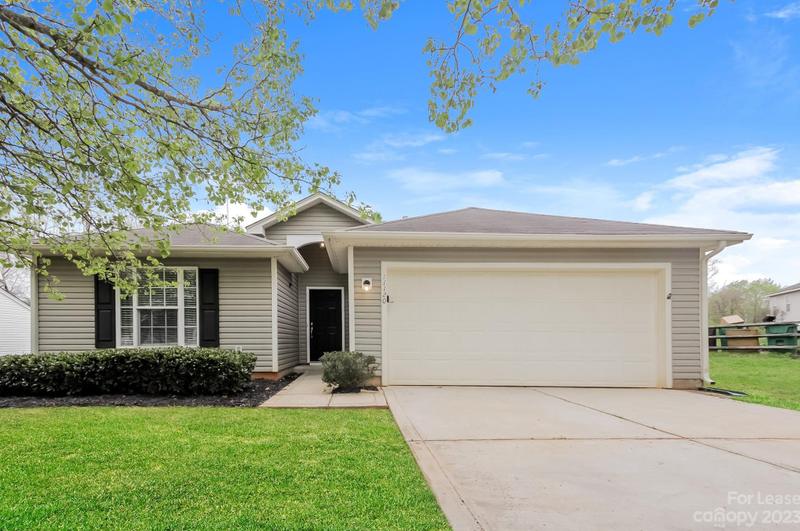 11120 Amberglades Ln, Charlotte, NC 28215 - MLS 4105980 for Rent