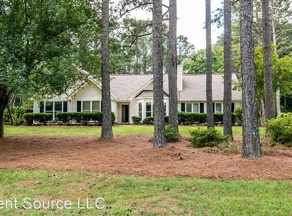 134 Jeb Stuart Dr - Newnan, GA 30265 - Home For Rent