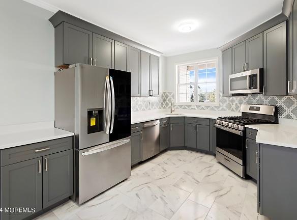79 Shelley Cir - East Windsor, NJ 08520 - Home For Rent