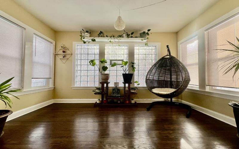 Rental listing in West Pullman, Far South Side. Contact the landlord or property manager direct about rental.