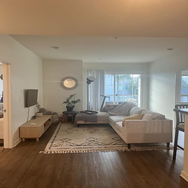 Rental listing in Hollywood, Metro Los Angeles. Contact the landlord or property manager direct about rental.