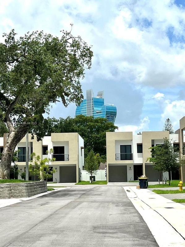 5521 W Oak Way #5521, Dania Beach, FL 33314 - MLS A11407509 for Sale