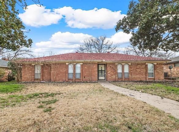 2908 E Park Blvd - Plano, TX 75074 - Home For Rent