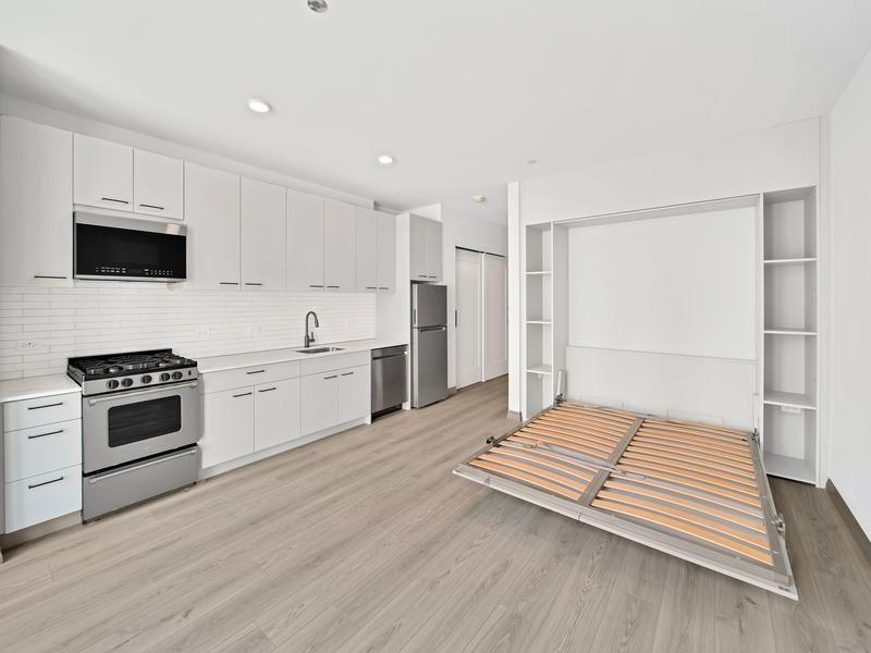 Rental listing in Lincoln Park, North Side. Contact the landlord or property manager direct about rental.