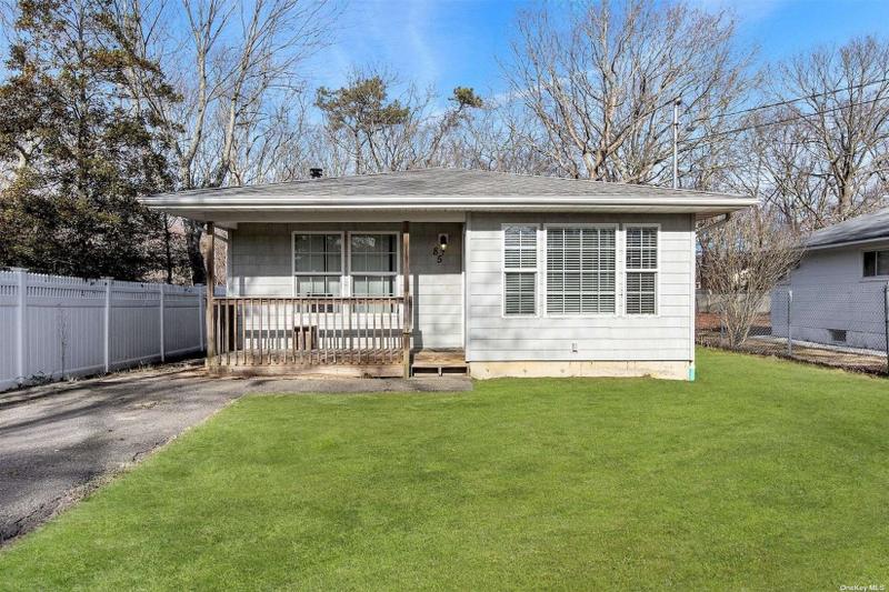 Mastic, Suffolk County, NY House for sale Property ID: 418671221
