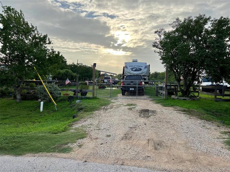 635 16th, San Leon, TX 77539 for Sale