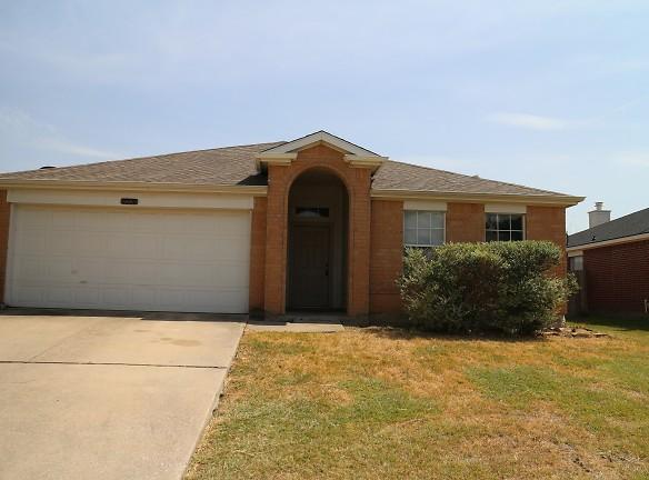 2220 Eagle Mountain Dr - Little Elm, TX 75068 - Home For Rent