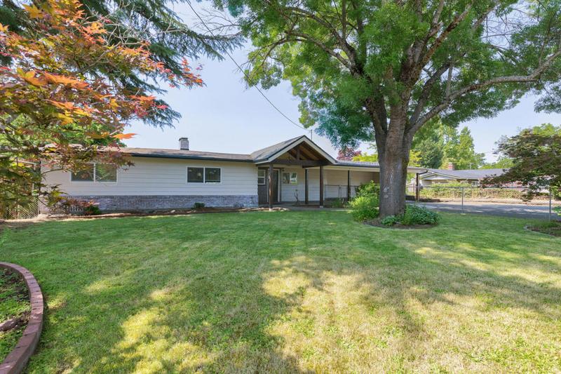 325 NE FETZNER ST, Grants Pass, OR 97526 Single Family Residence For Sale  MLS# 220175864