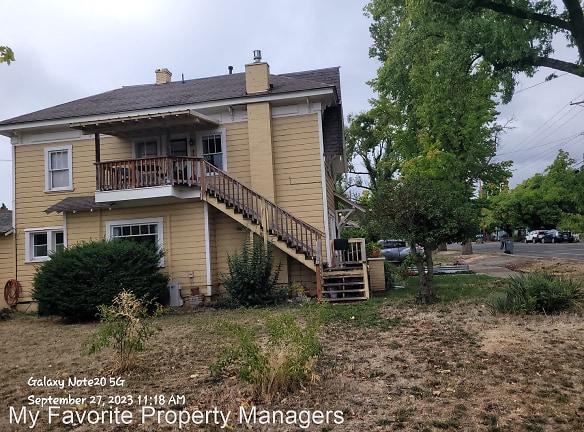101 W Main St - Talent, OR 97540 - Home For Rent