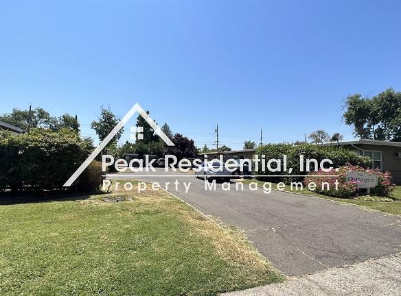 2060 15th Ave - Sacramento, CA 95822 - Home For Rent