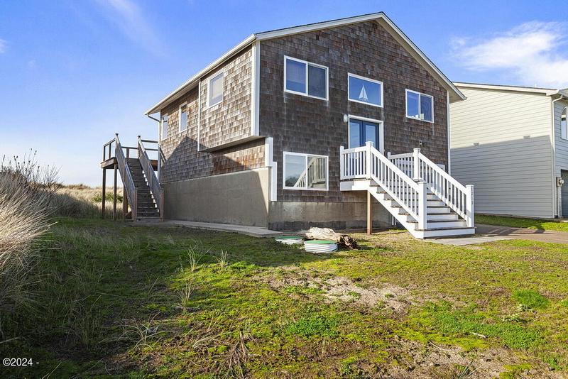1210 NW OCEANIA DR, Waldport, OR 97394 Single Family Residence For Sale  MLS# 24-22