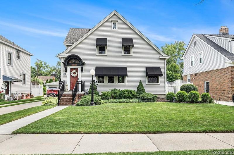 22218 Edison St, Dearborn, MI 48124 - MLS 20230068938 for Sale