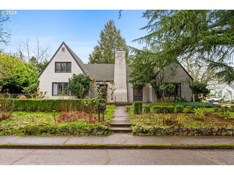 556 23rd St, Salem, OR 97301  MLS# 23227527