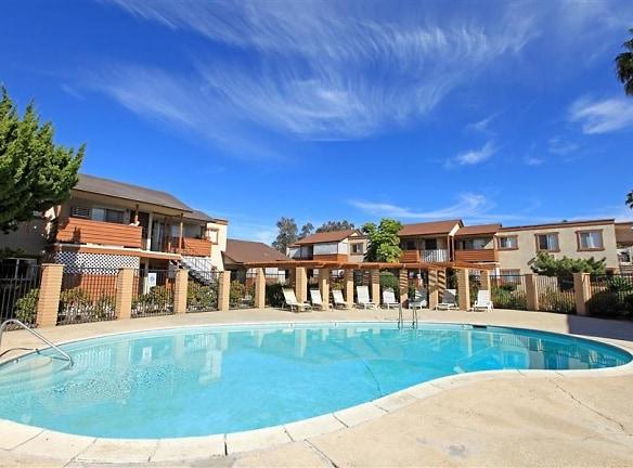 President Lincoln - 415 S Lincoln Ave - El Cajon, CA Apartments for Rent