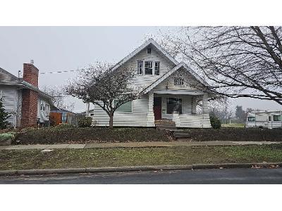 E Oak St for Sale