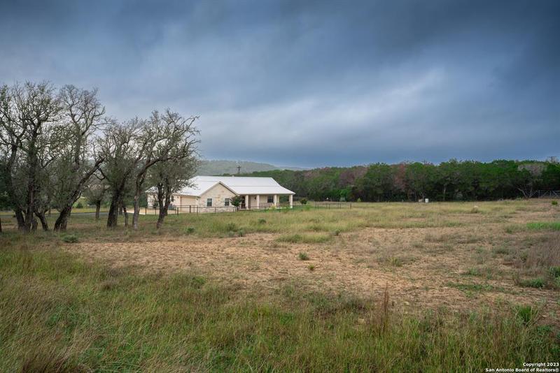 115 Philip Dr W, ingram, TX 78025 for Sale