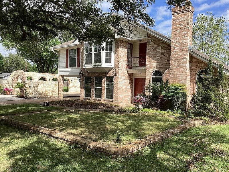 1040 Shirley Oaks Drive, Columbus, TX 78934 for Sale