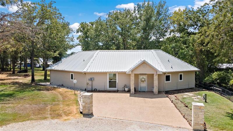 20516 Lakeshore Dr, Thornton, TX 76687 for Sale