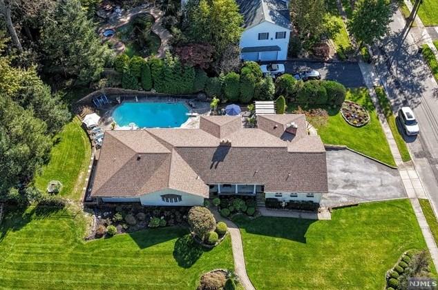 811 Carol Pl, Oradell, NJ 07649 - MLS 23031854 for Sale