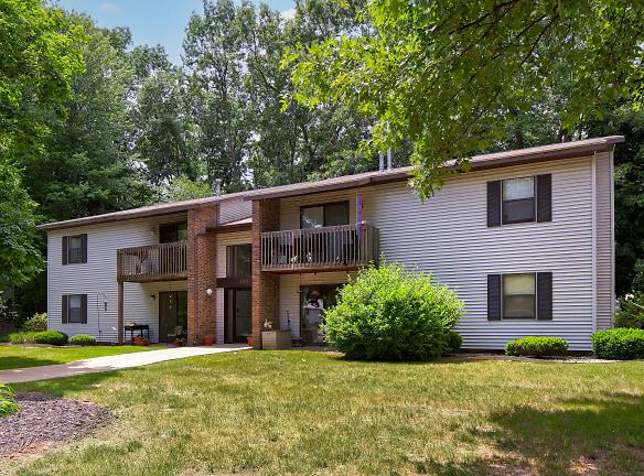 Woodfield & Arlington Apartments - 541 Woodfield Cir - Paw Paw, MI Apartments for Rent